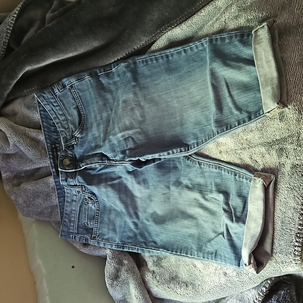 Calvin Klein Capris jeans